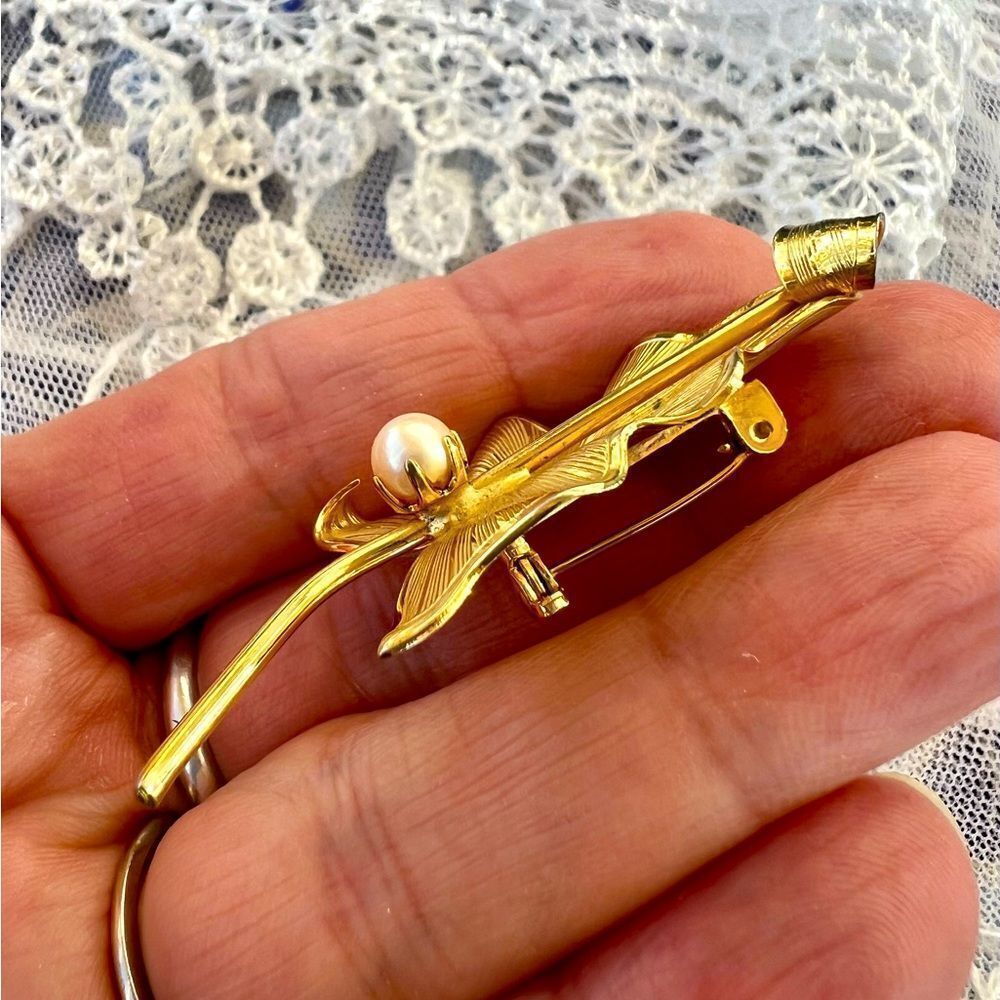 Vintage Midcentury Leaf Brooch with Prong Set Pearl - Picture 3 of 9